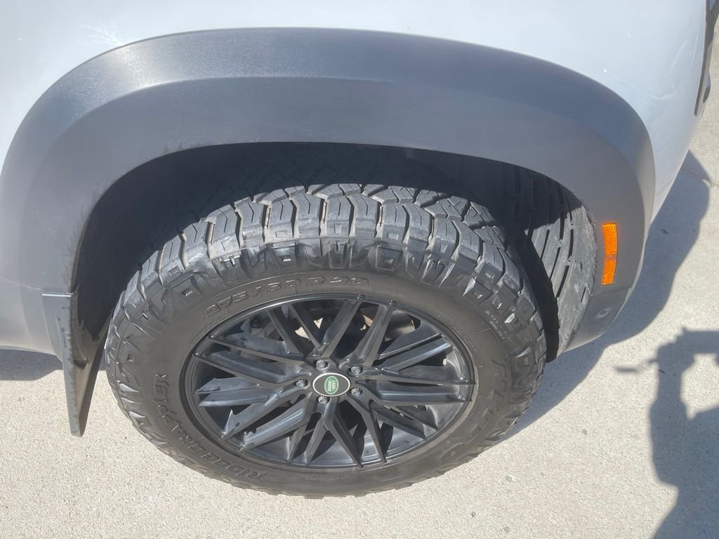 Used 2020 White Land Rover HSE image 7