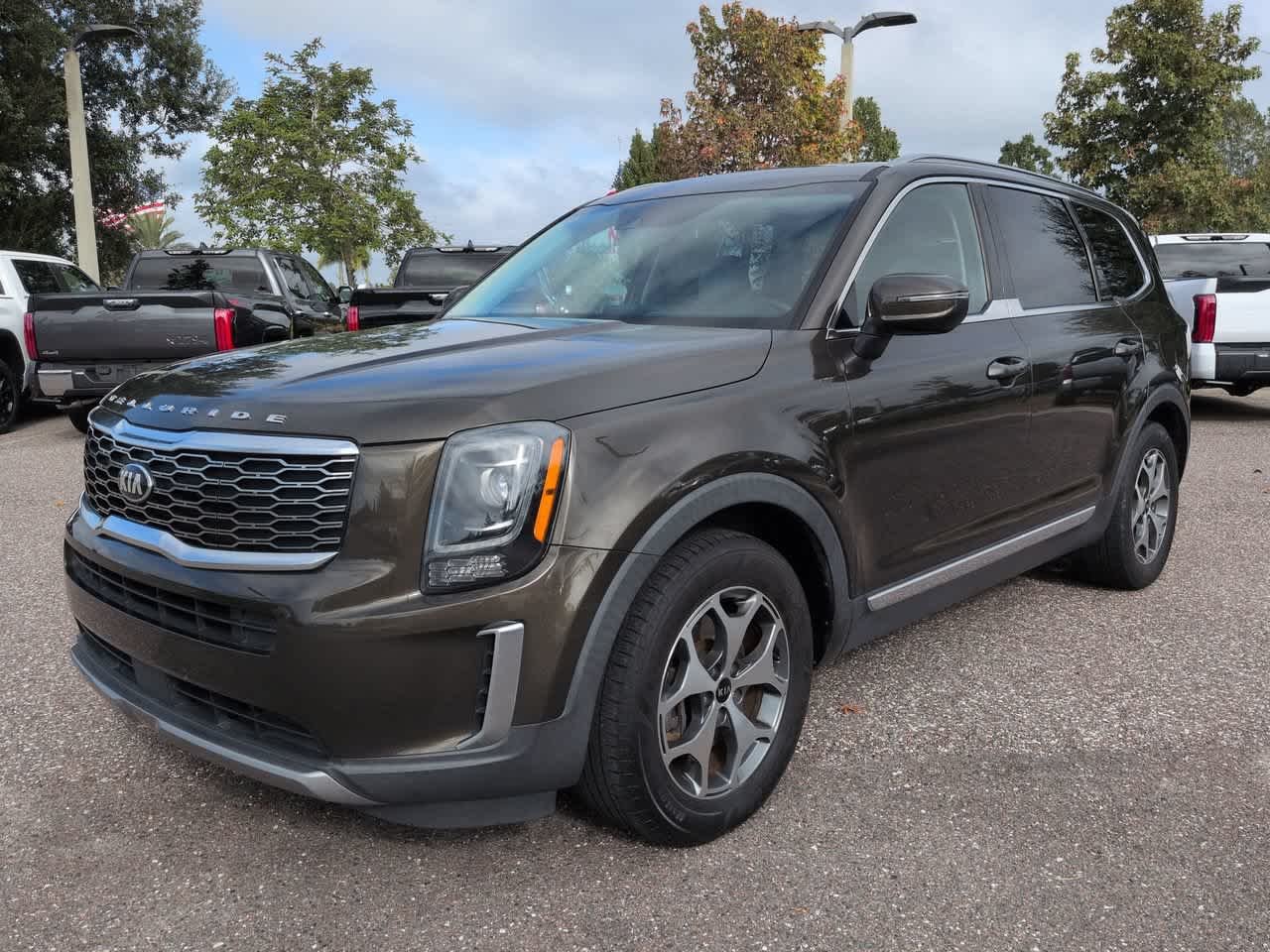 Used 2020 Green Kia EX image 2