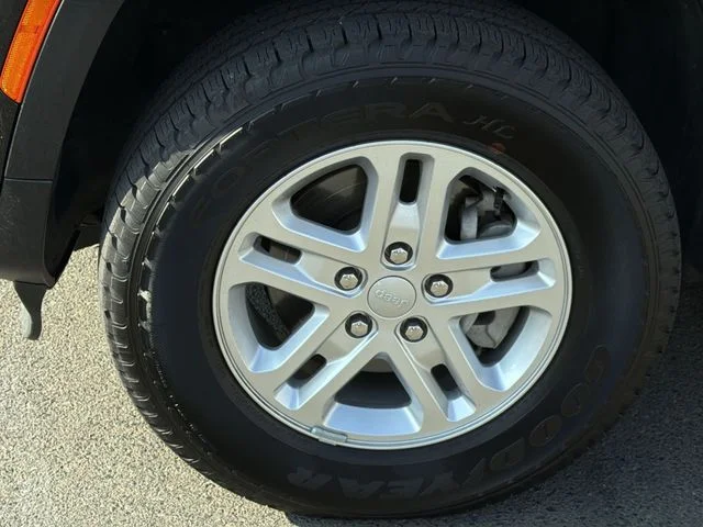 Used 2025 Black Jeep Laredo image 16