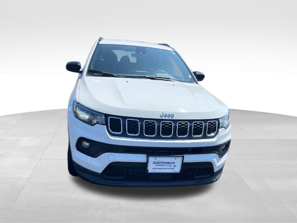 Used 2024 White Jeep Latitude image 8