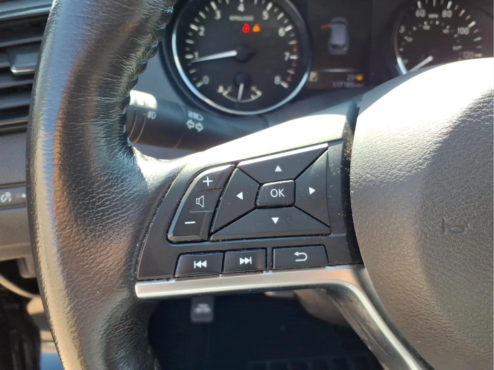 Used 2017 Magnetic Black Nissan SL image 19