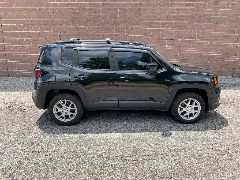 Used 2021 Black Clearcoat Jeep Latitude image 6
