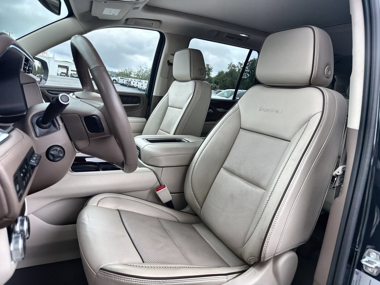 Used 2022 Hunter Metallic GMC Denali image 16