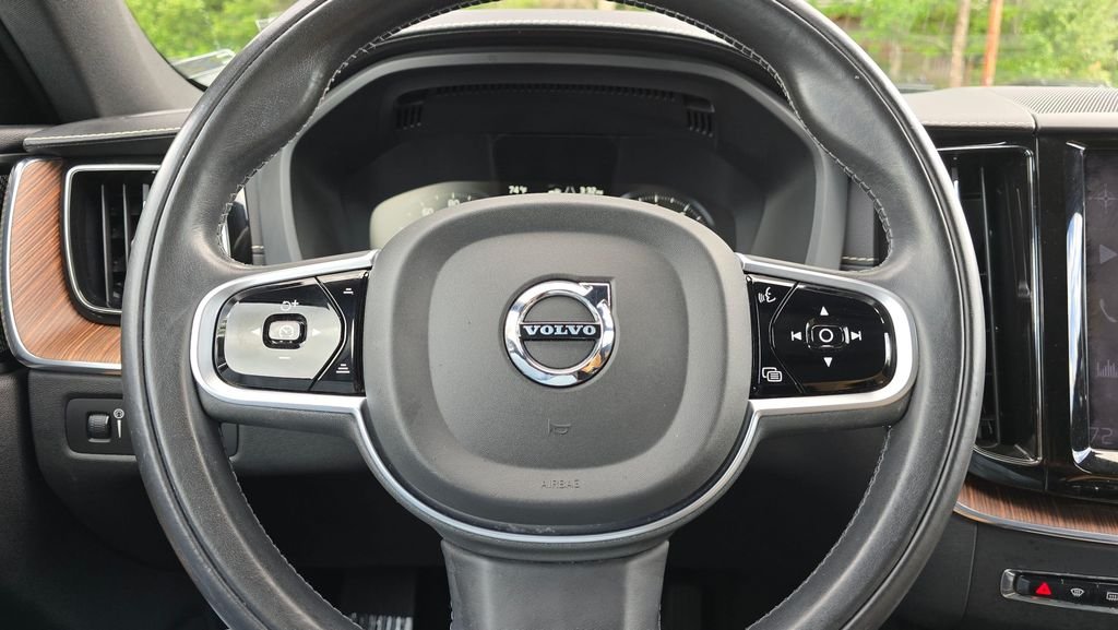 Used 2020 White Volvo T5 Inscription image 26