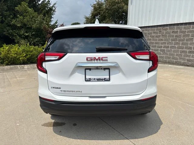Used 2024 Summit White GMC SLE image 7