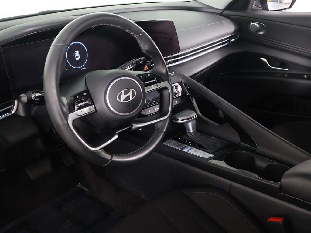 Used 2025 Black Hyundai SEL Convenience image 26