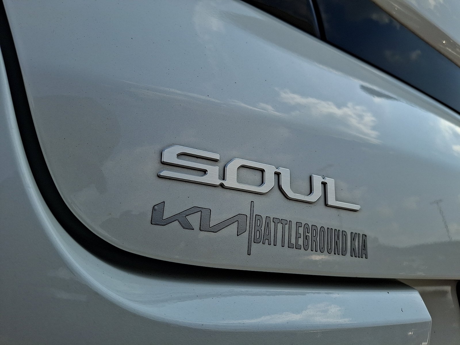 Certified Used 2025 Snow White Pearl Kia LX image 30