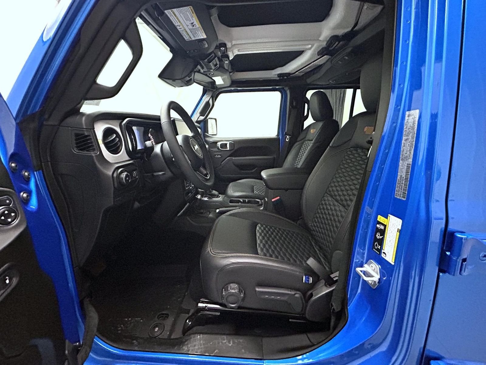 New 2026 Hydro Blue Pearl-Coat Exterior Paint Jeep Sport S image 10