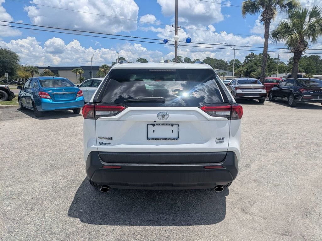 Used 2020 White Toyota XLE image 4