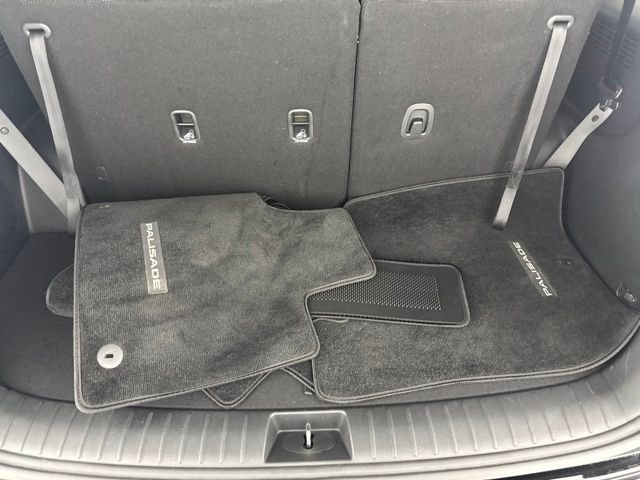 Certified Used 2025 Black Hyundai SE image 27