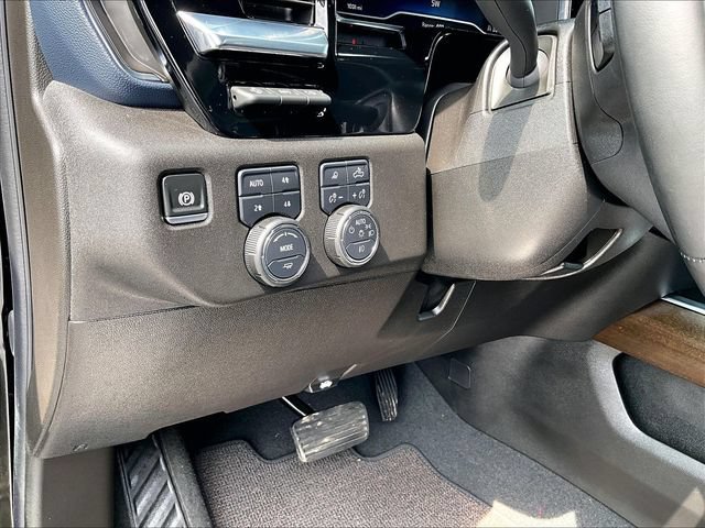 Used 2025 Black Chevrolet High Country image 30