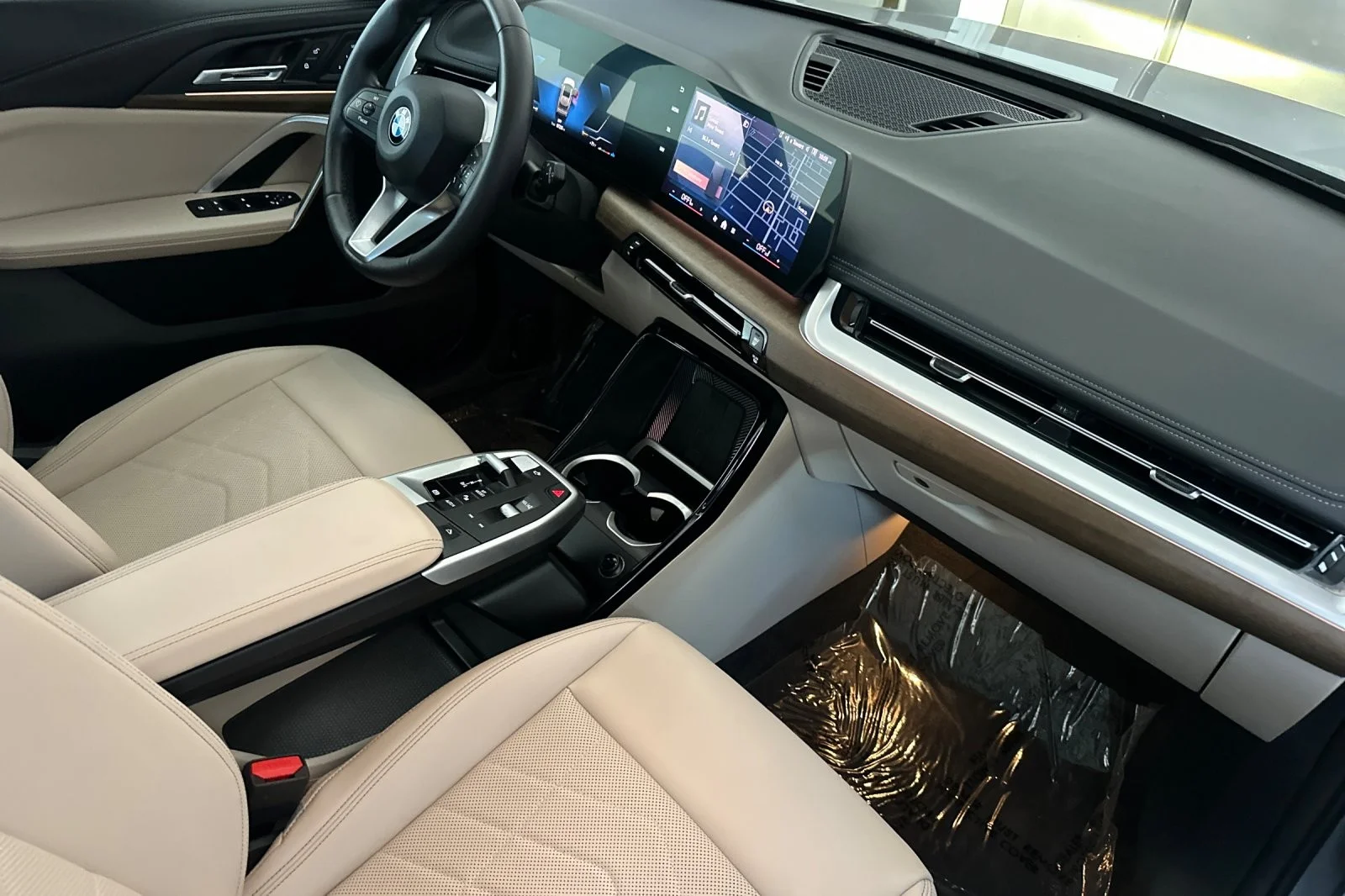 2025 BMW X1 28i - Photo 15