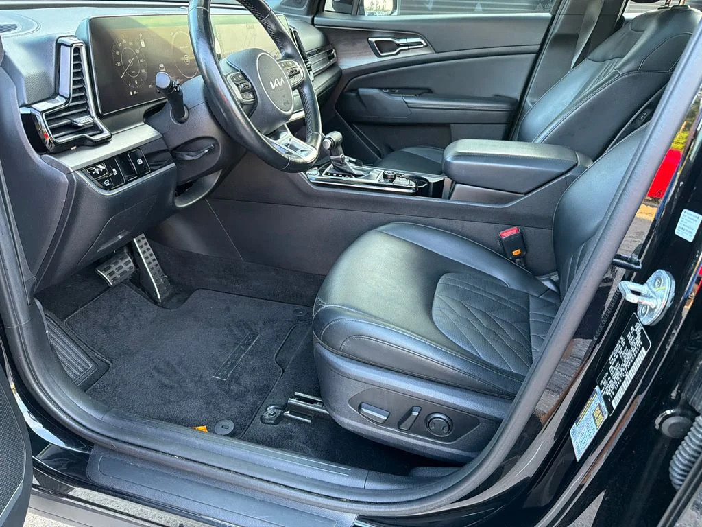 Used 2023 Black Kia X-Pro Prestige image 9
