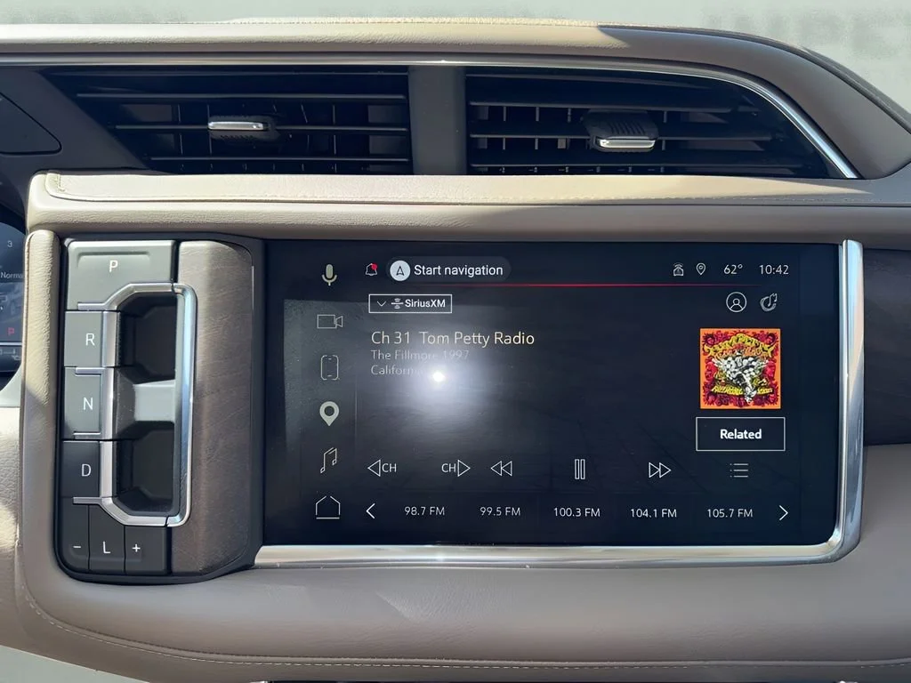 Used 2023 White Frost Tricoat GMC Denali image 18