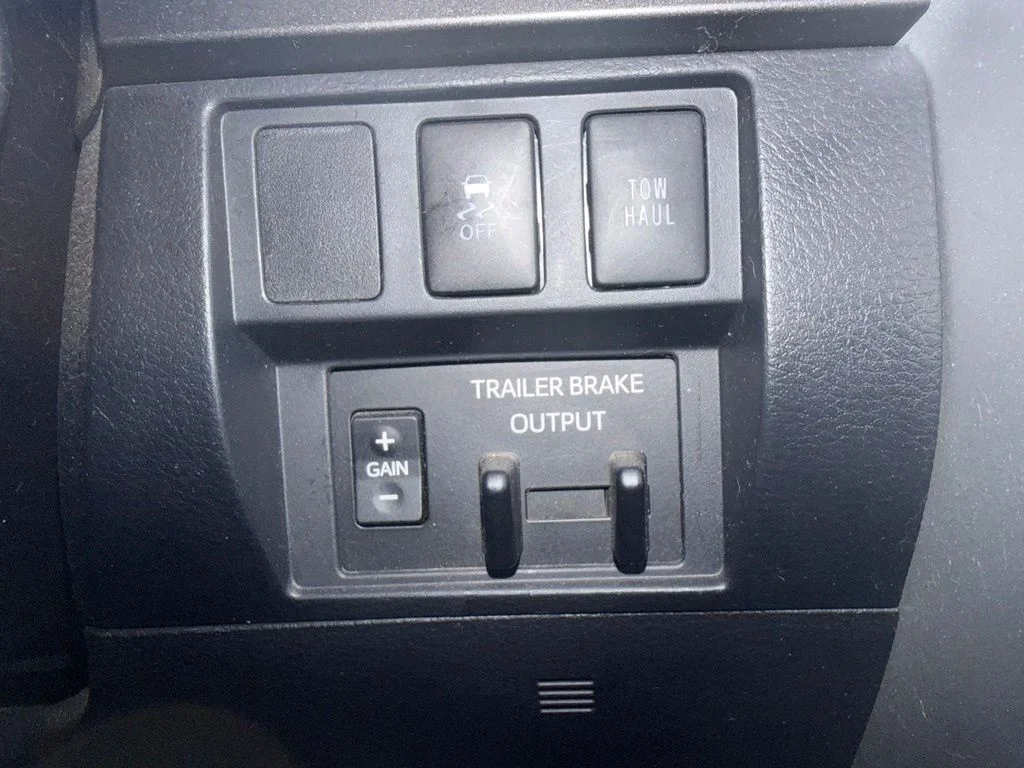 Used 2018 Super White Toyota SR5 image 20
