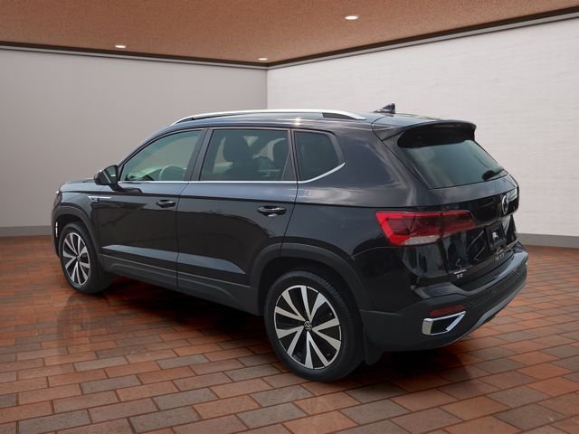 Used 2022 Deep Black Pearl Volkswagen 1.5T SE image 29