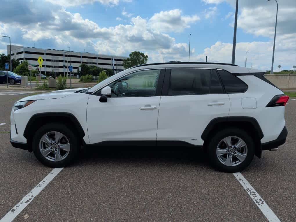 Used 2022 White Toyota Hybrid XLE image 3