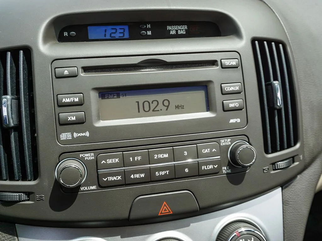 Used 2010 Beige Hyundai GLS image 24