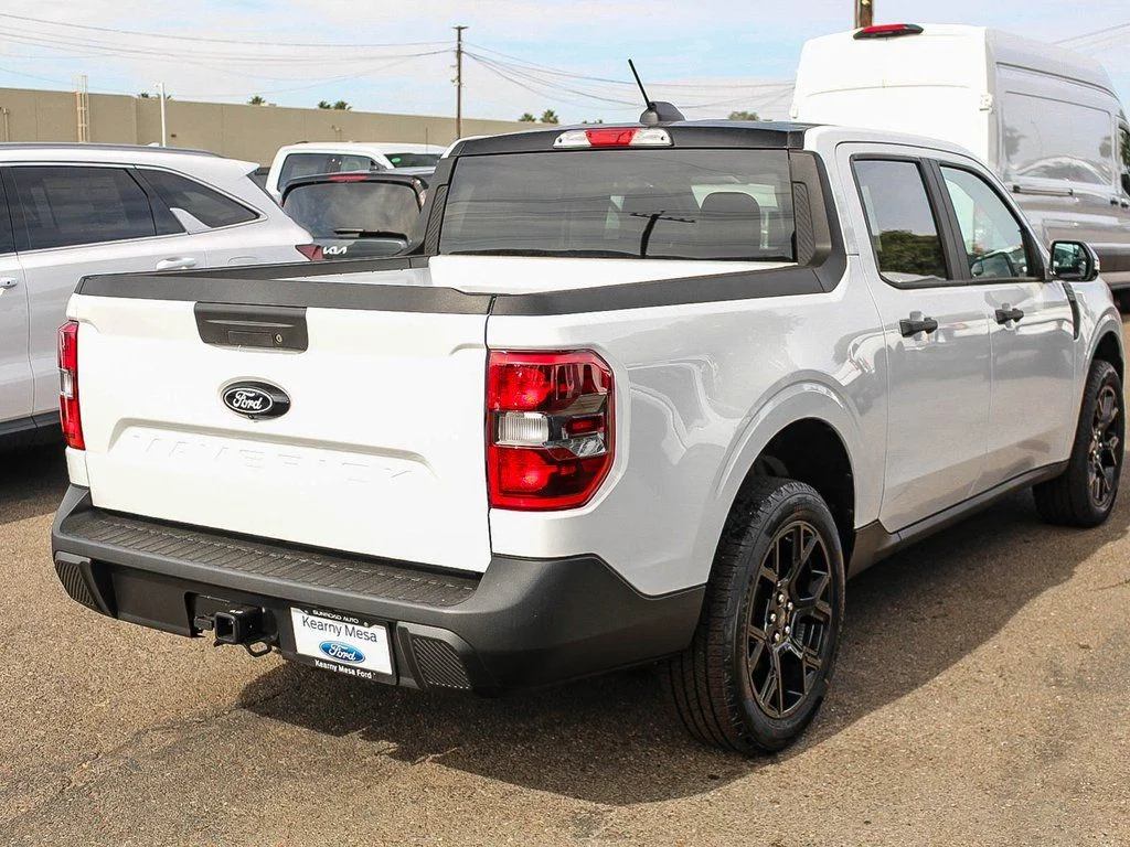 New 2025 White Ford XLT image 8