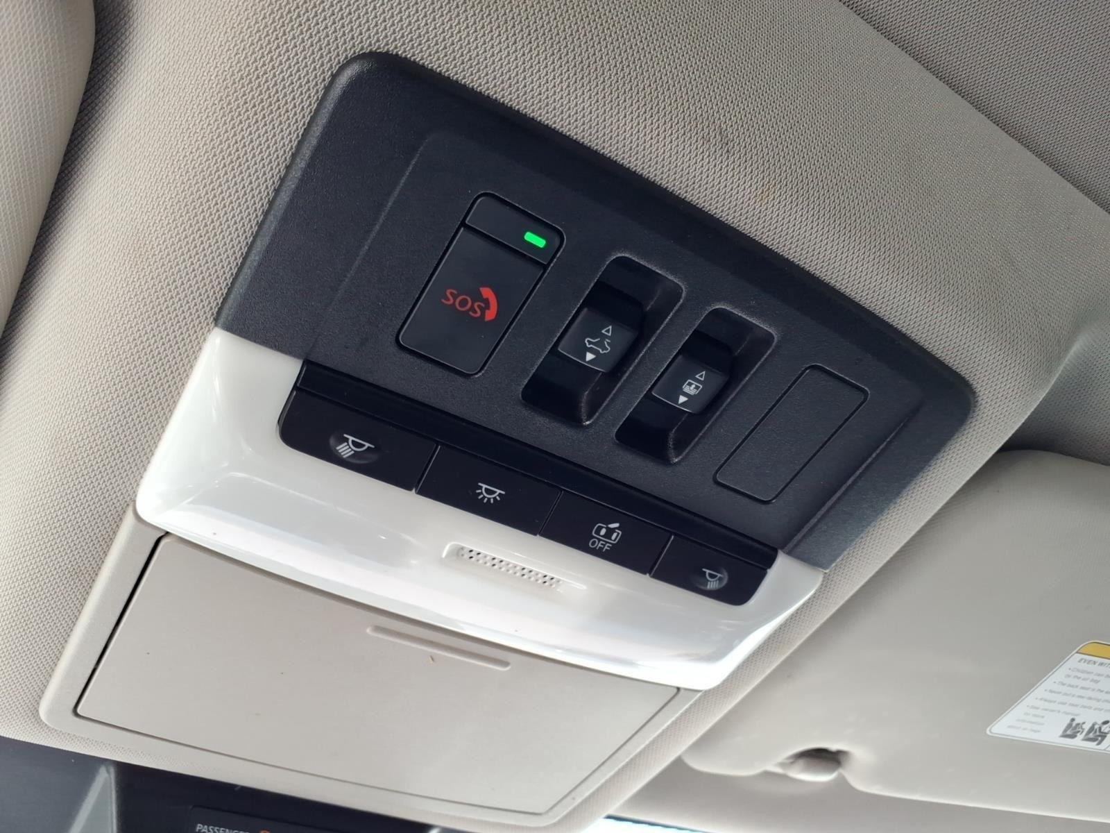 Used 2022 Super Black Nissan SL image 9