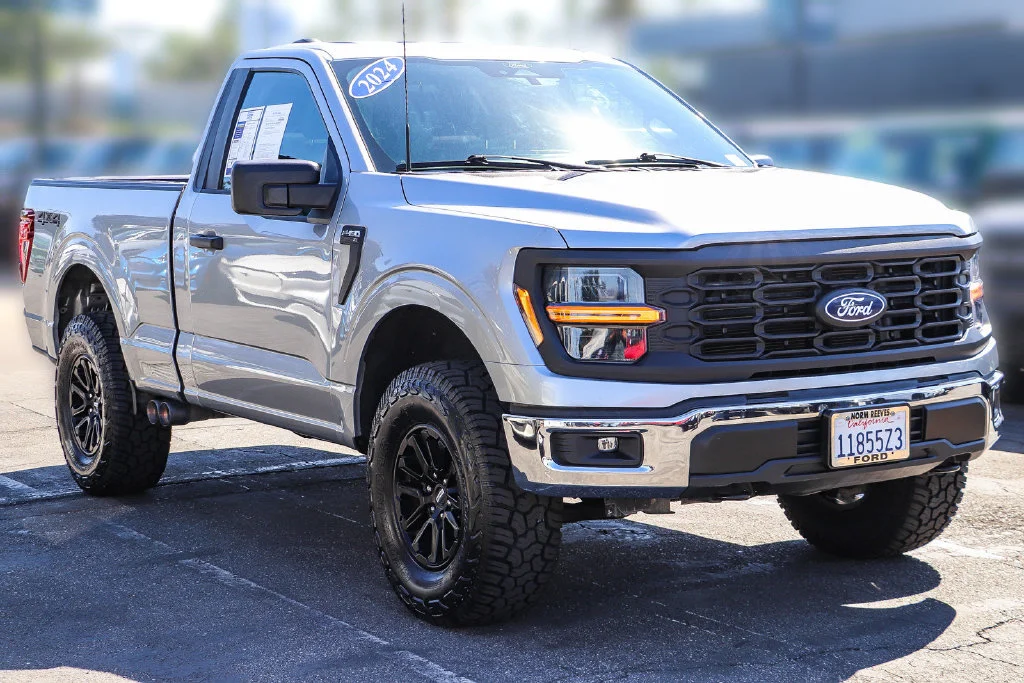 Used 2024 Silver Ford XL image 3