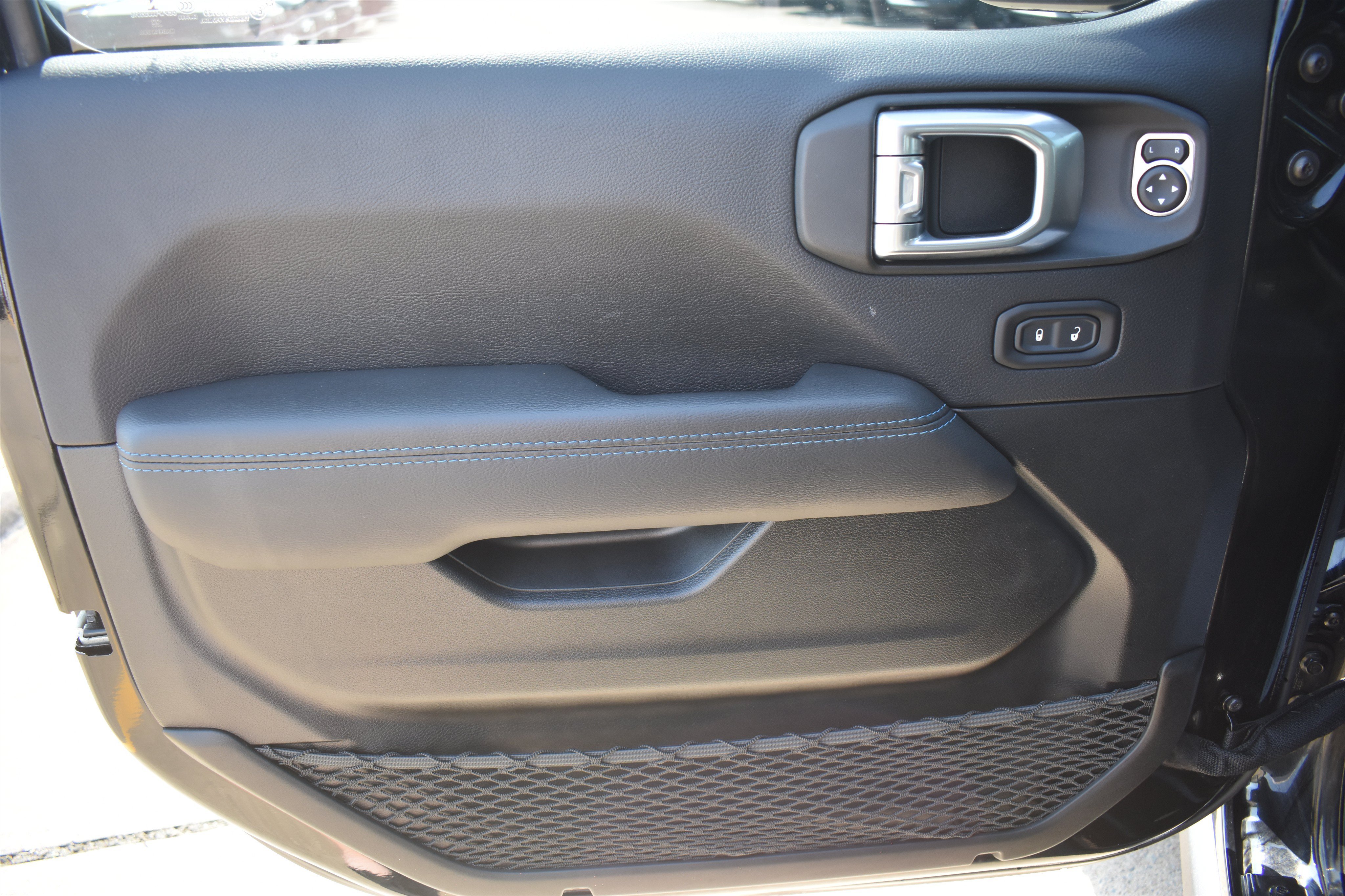 Used 2022 Black Clearcoat Jeep Unlimited Rubicon image 14