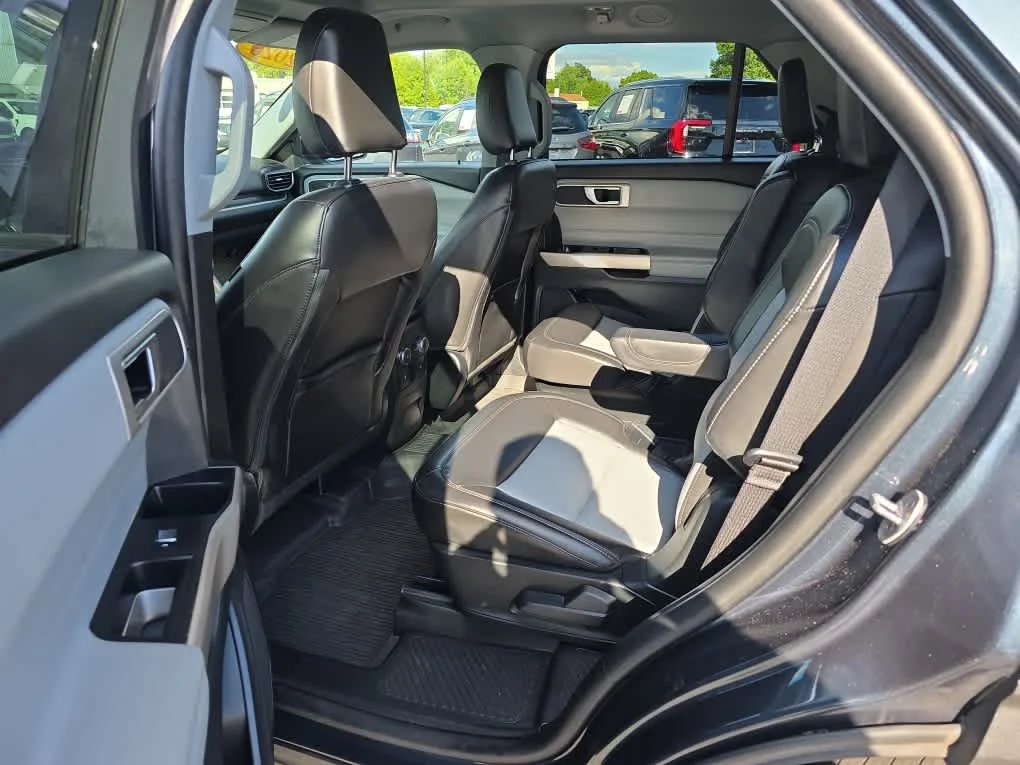 Used 2023 Stone Blue Metallic Ford XLT image 11