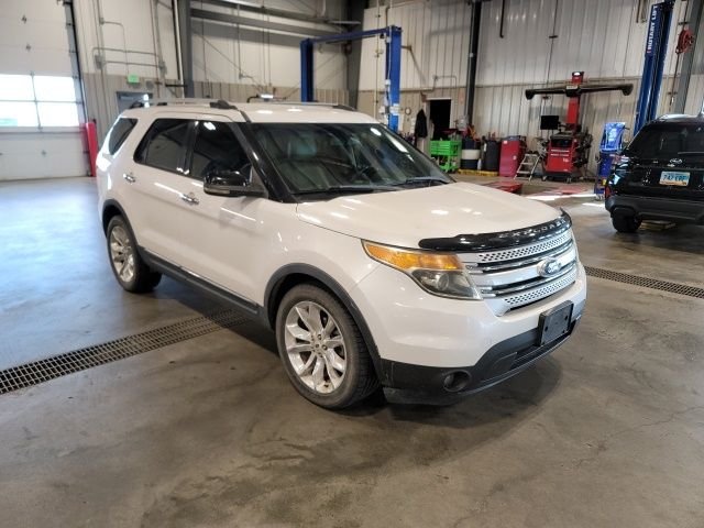 Used 2012 White Platinum Clearcoat Metallic Ford XLT image 1