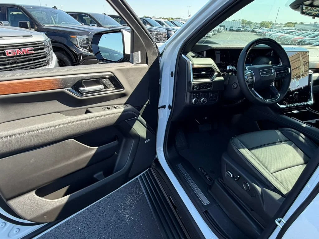 2026 GMC Yukon Denali - Photo 27