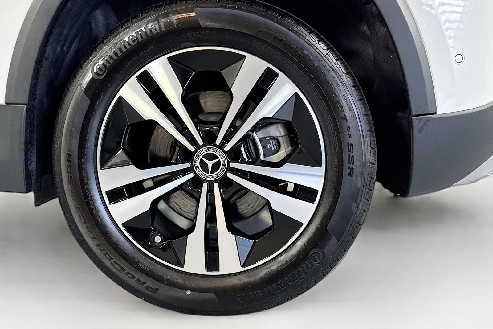 New 2026 Polar White Mercedes-Benz GLA 250 image 29