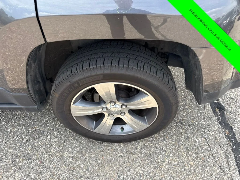 Used 2016 Gray Jeep Latitude image 12