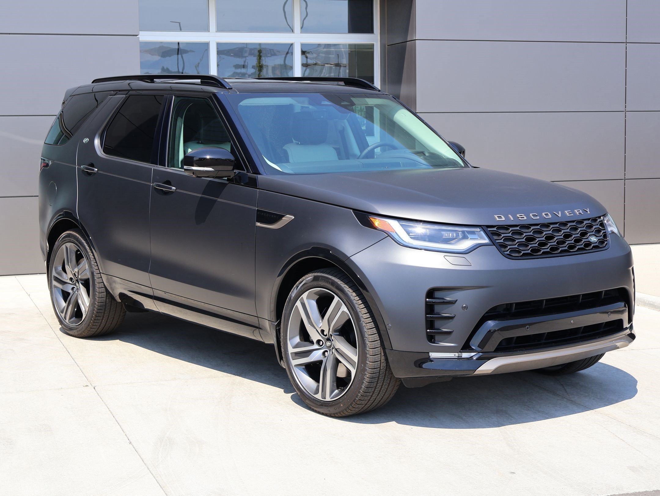 New 2026 Carpathian Grey LAND ROVER Gemini Edition image 3