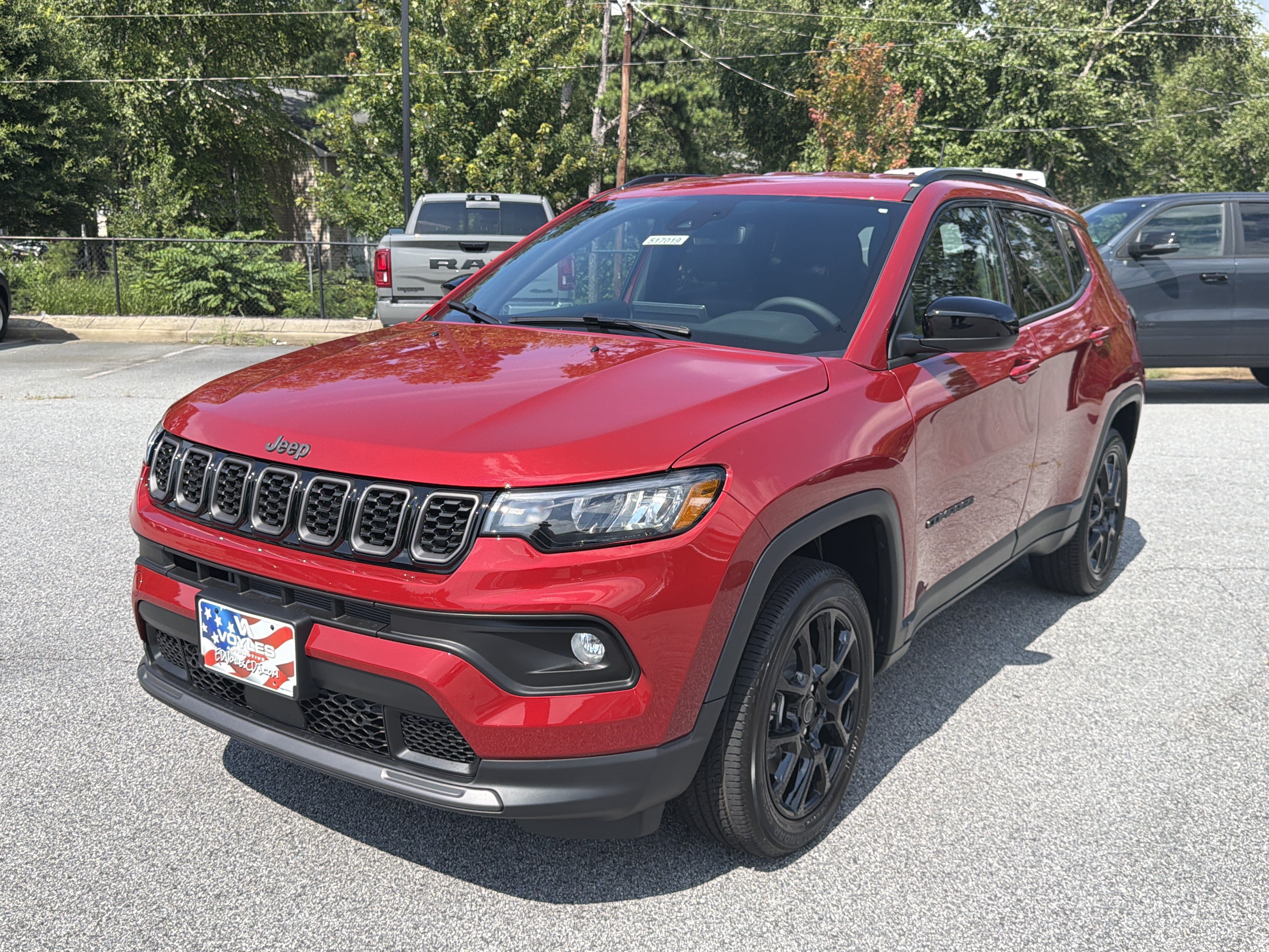 New 2026 Red Hot Pearl-Coat Exterior Paint Jeep Latitude image 3