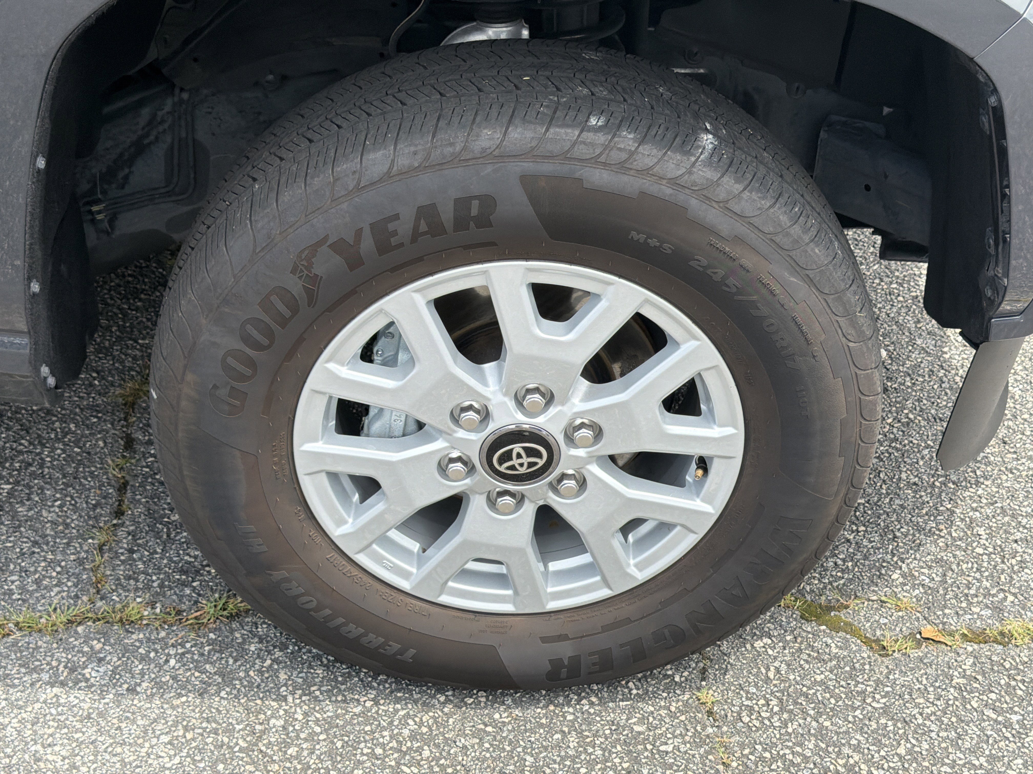 Used 2025 Underground Toyota SR5 image 12