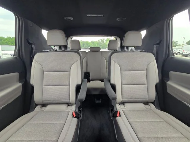 Used 2025 White Chevrolet LT image 18