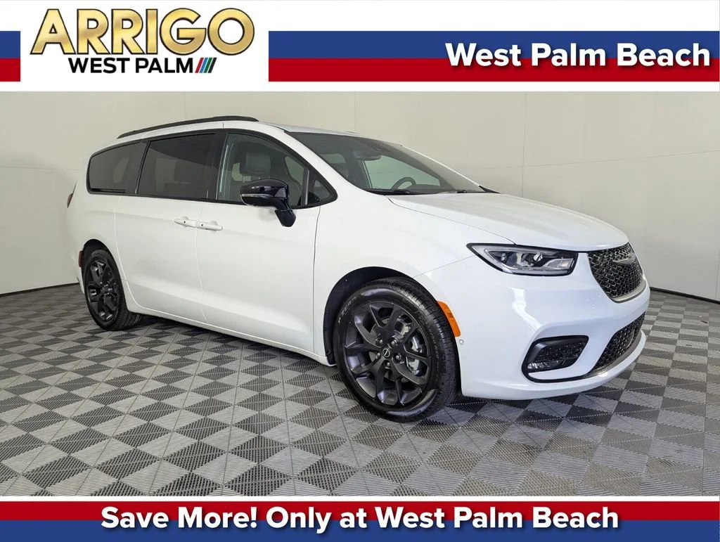 2026 Chrysler Pacifica Select's photo