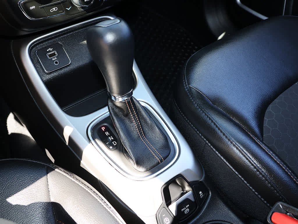 Used 2018 White Clearcoat Jeep Latitude image 20