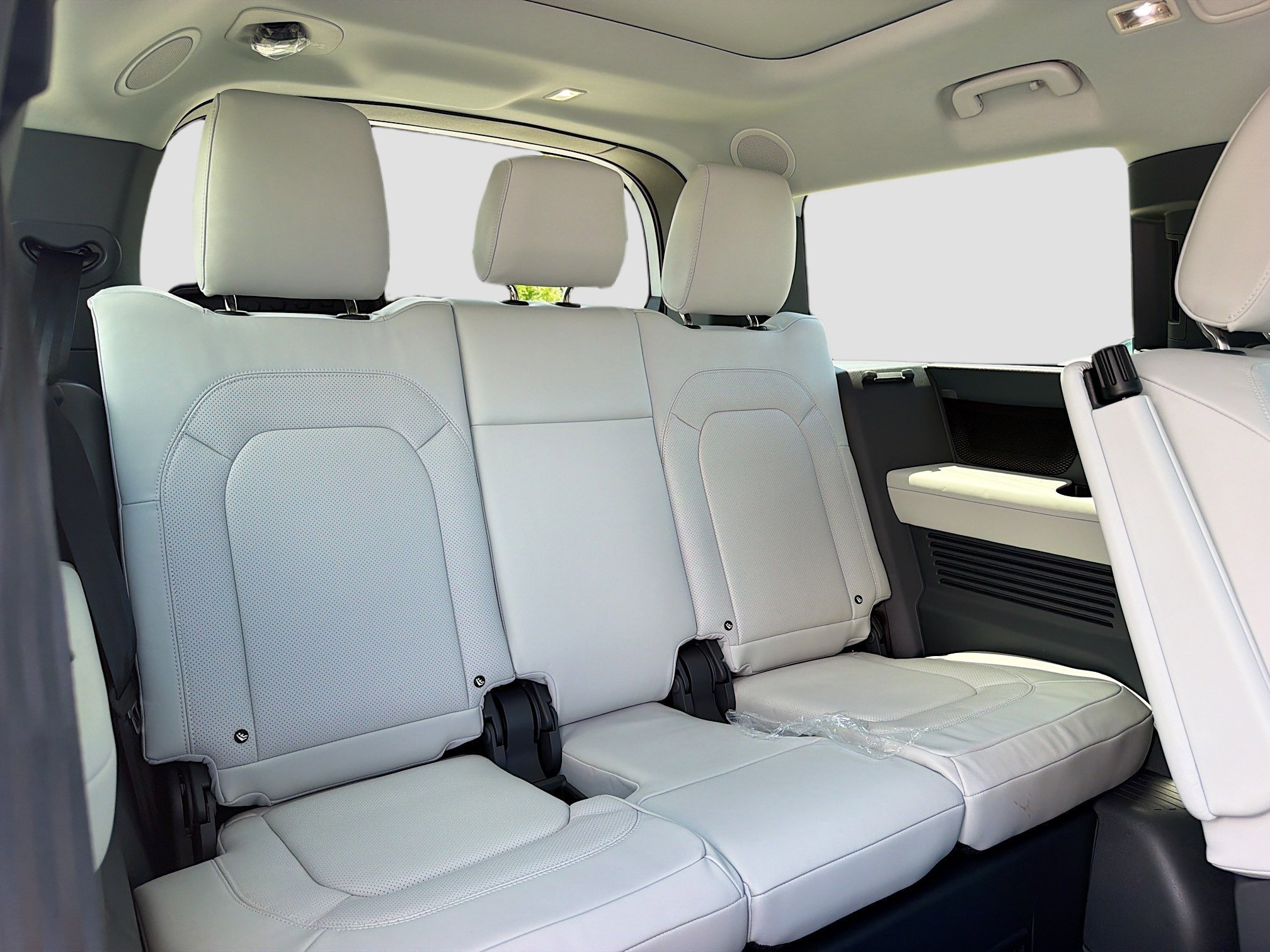New 2026 Fuji White Land Rover X-Dynamic SE image 21