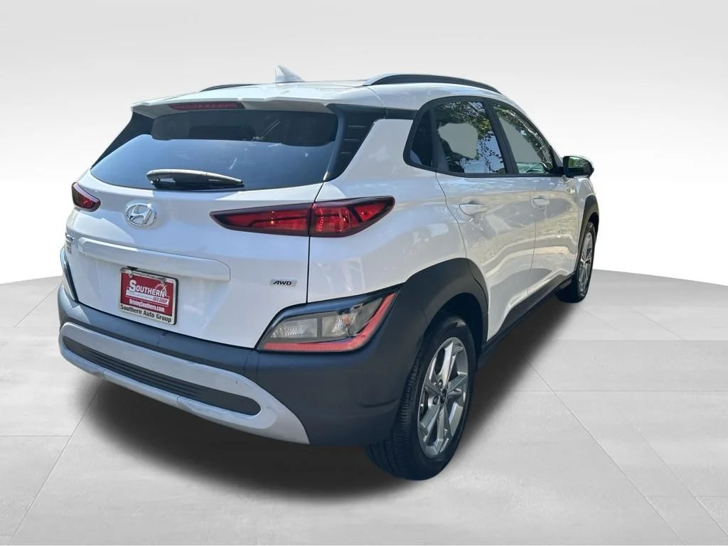 Used 2023 White Hyundai SEL image 5