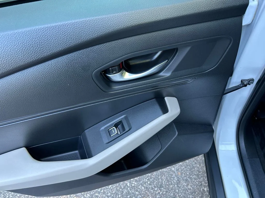 Used 2023 White Honda EX image 25