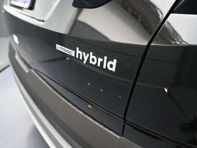 Used 2025 Gray Hyundai SEL Convenience image 23