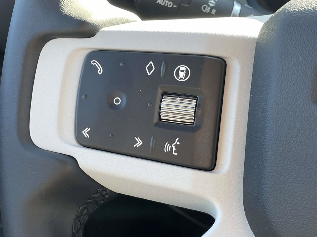 New 2026 Santorini Black Metallic Land Rover X-Dynamic SE image 26