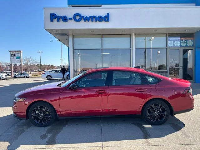 Used 2025 Red Honda SE image 8