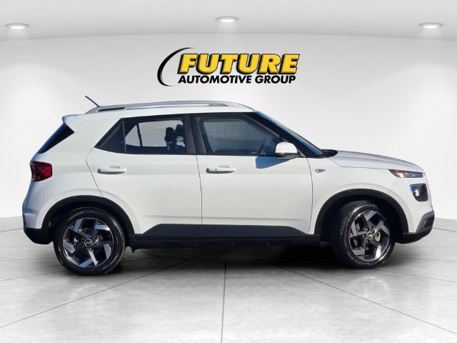 Used 2025 White Hyundai SEL image 3