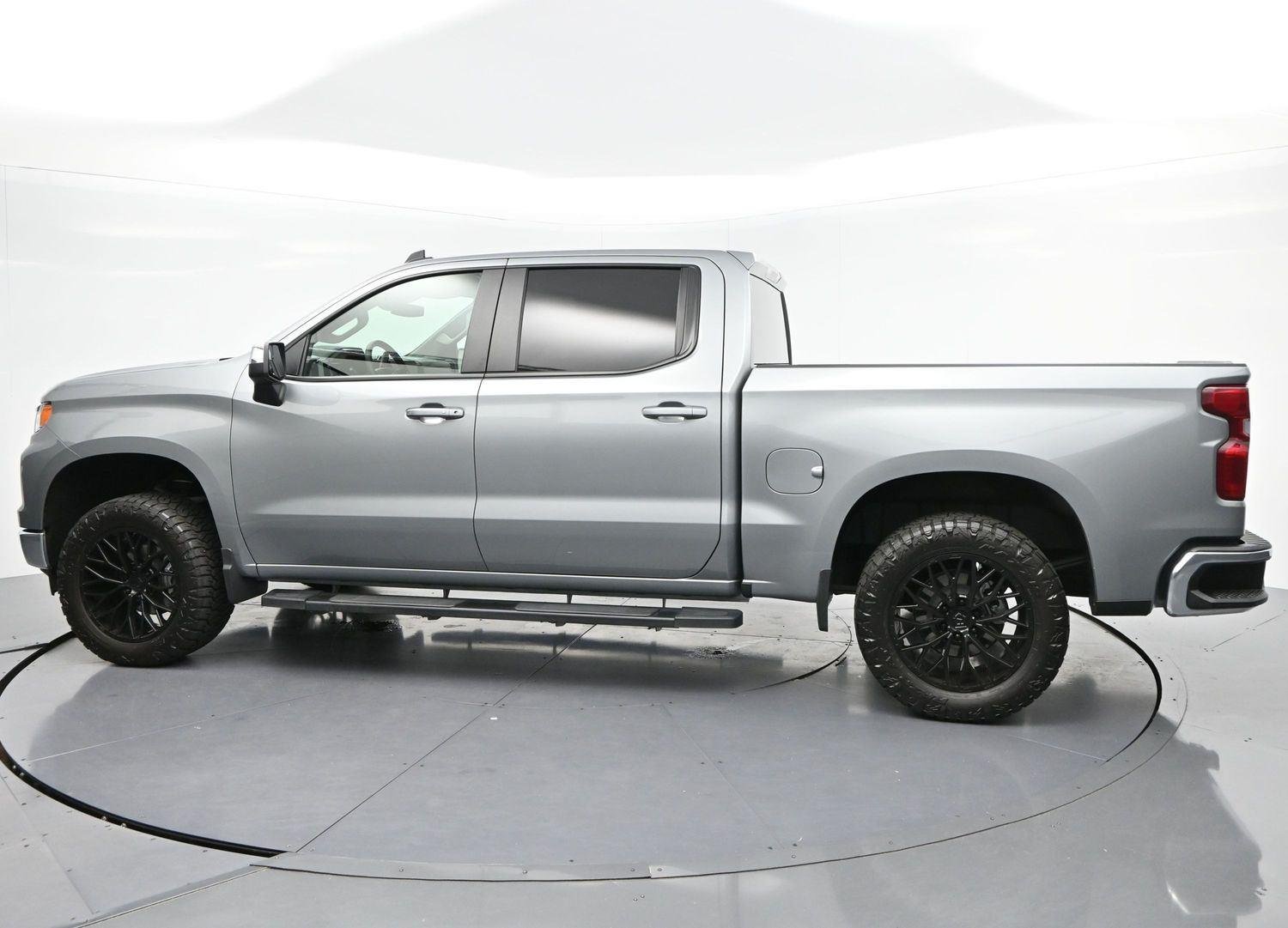 Used 2025 Sterling Gray Metallic Chevrolet LT image 5