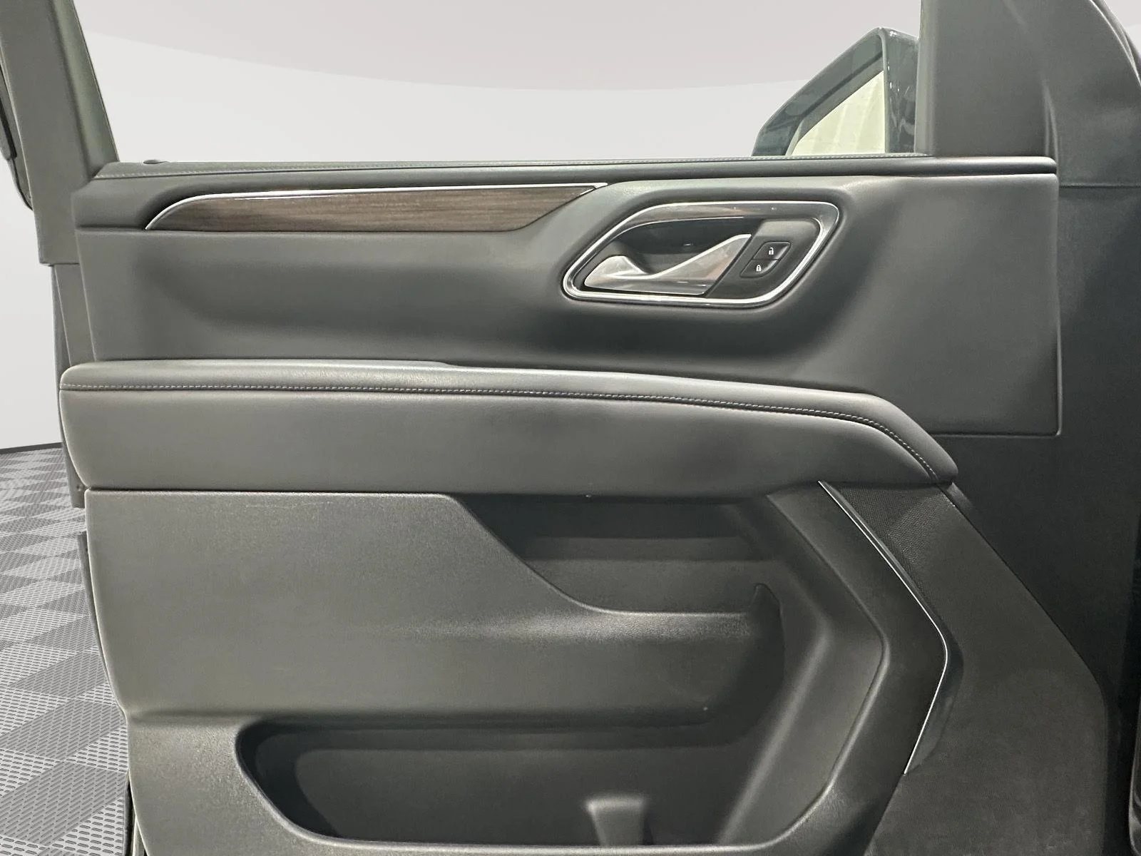 Used 2024 Onyx Black GMC SLE image 20