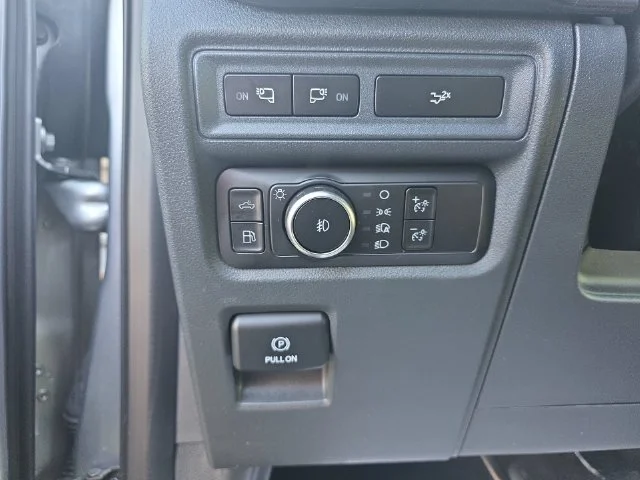 Used 2024 Silver Ford XLT image 26