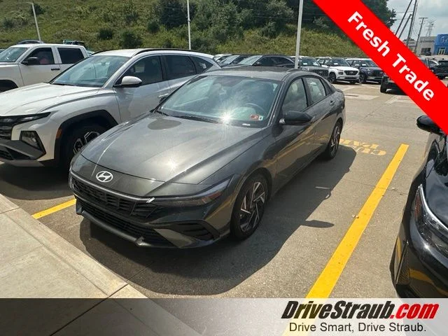 Used 2025 Gray Hyundai SEL Sport image 1