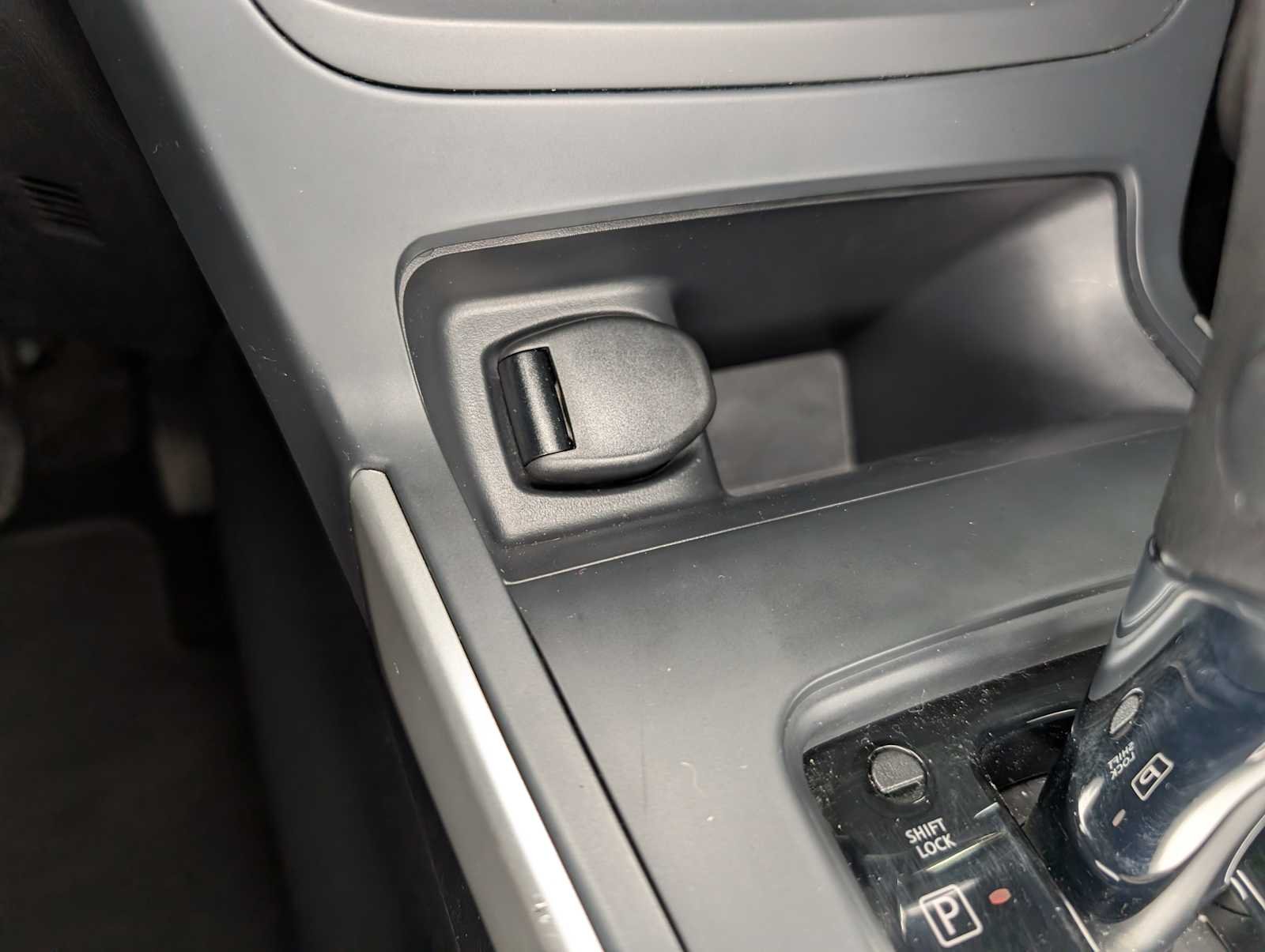 Used 2017 Brilliant Silver Nissan S image 26