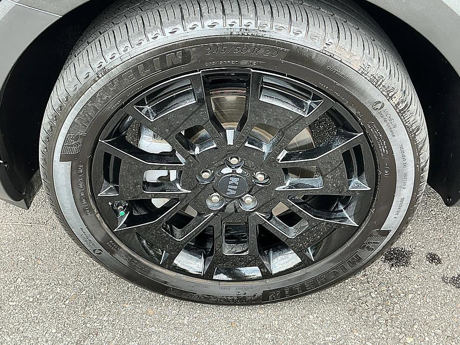 Used 2021 Gravity Grey Kia SX image 10